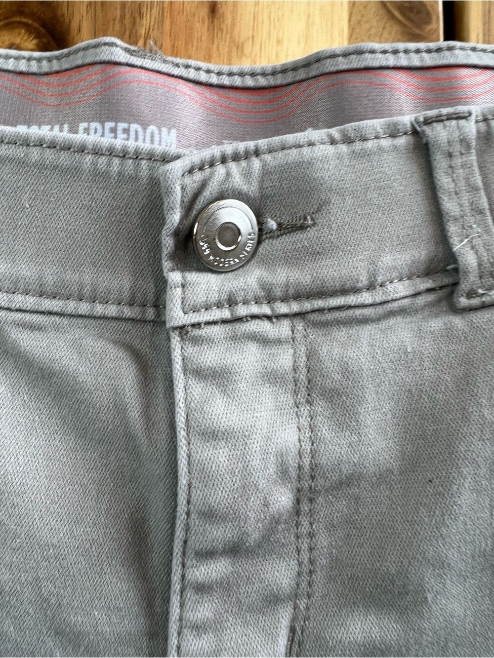 Lee Total Freedom Gray Bermuda Shorts Women’s Size 4 Mid Rise Stretch - Picture 3 of 6